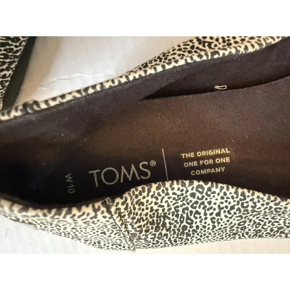 TOMS Women’s Classic Slip-On Shoes – Black & White Animal Print – Size 10 Casual